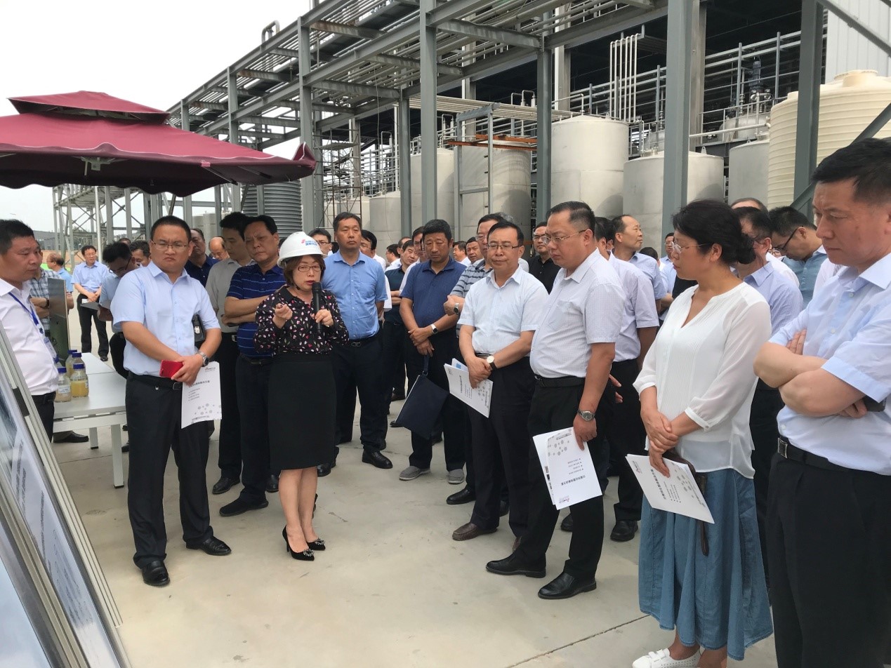 刘国中省长一行观摩蒲城耀彩网科技建设项目