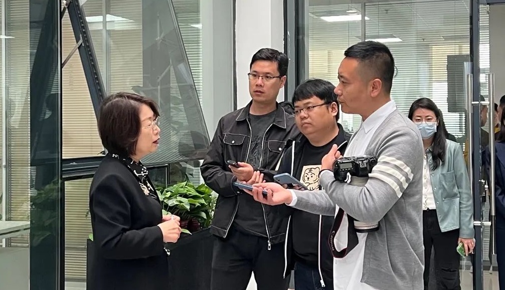 巾帼奋进新征程，，，，，，妇联媒体采访团走进耀彩网科技